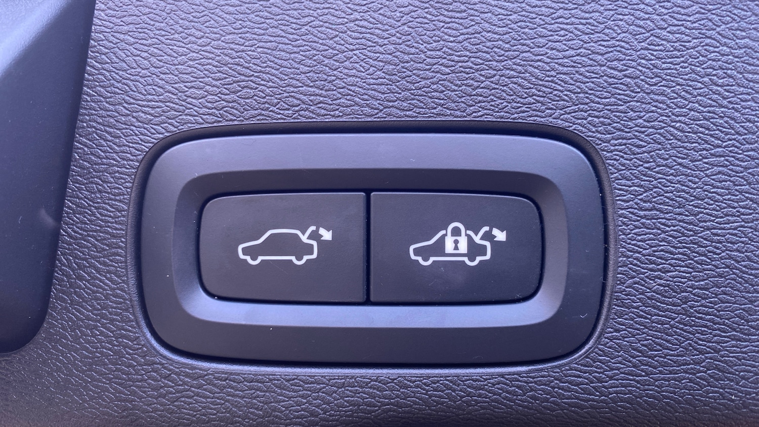 Used Volvo XC60 2023 for sale - 76653330: Photo 33