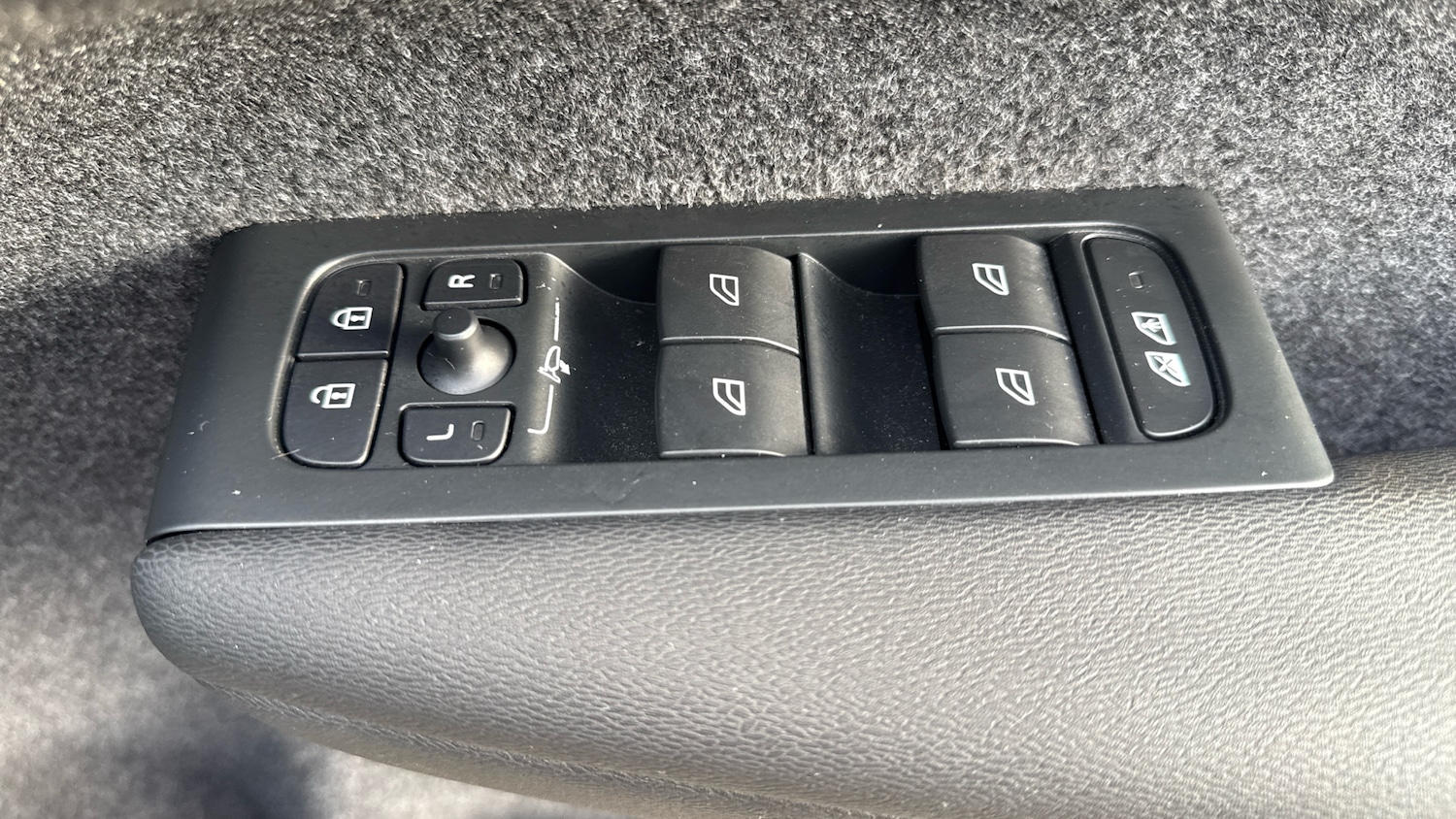 Used Volvo XC40 2023 for sale - 76653282: Photo 28