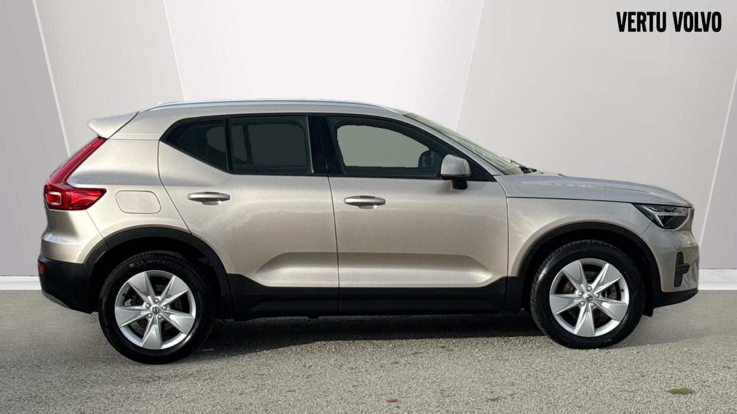 Used Volvo XC40 2023 for sale - 76653282: Photo 3