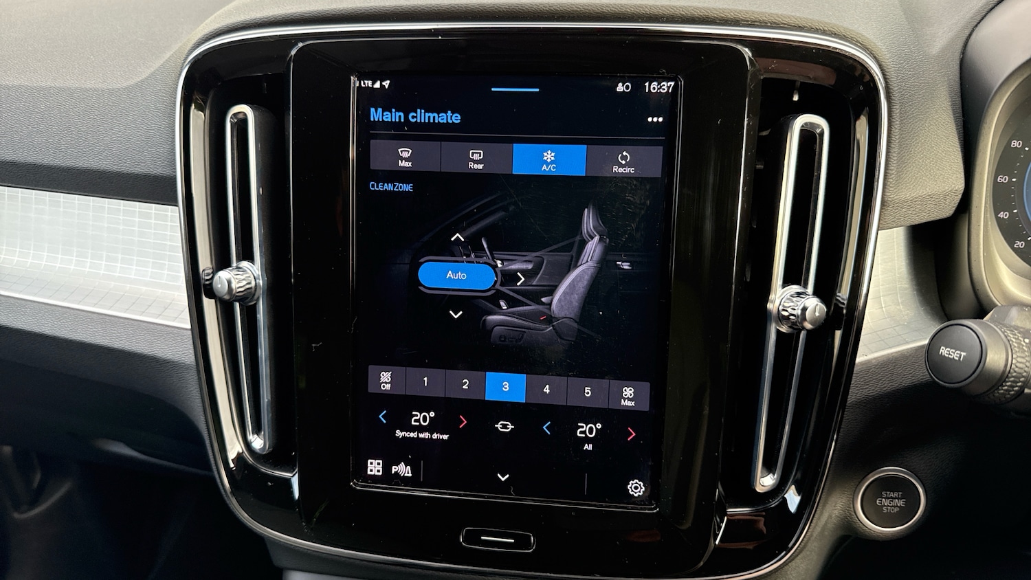 Used Volvo XC40 2023 for sale - 76653282: Photo 34