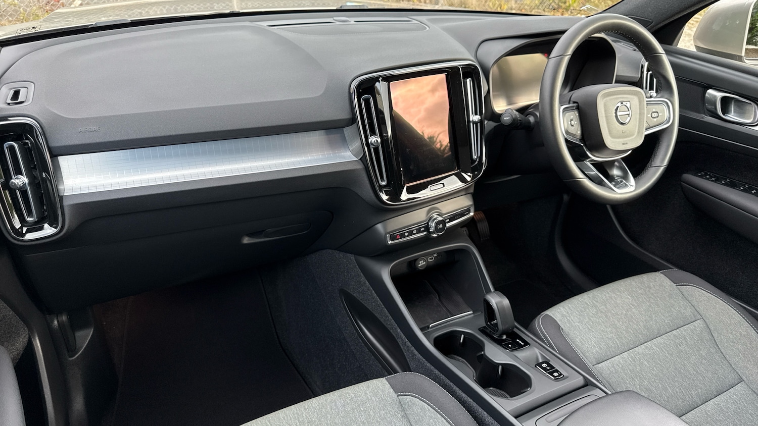 Used Volvo XC40 2023 for sale - 76653282: Photo 4