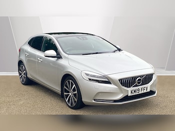 Used Volvo V40 2019 for sale - 76984610: Photo
