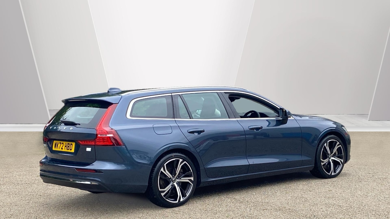 Used Volvo V60 2022 for sale - 76653296: Photo 2