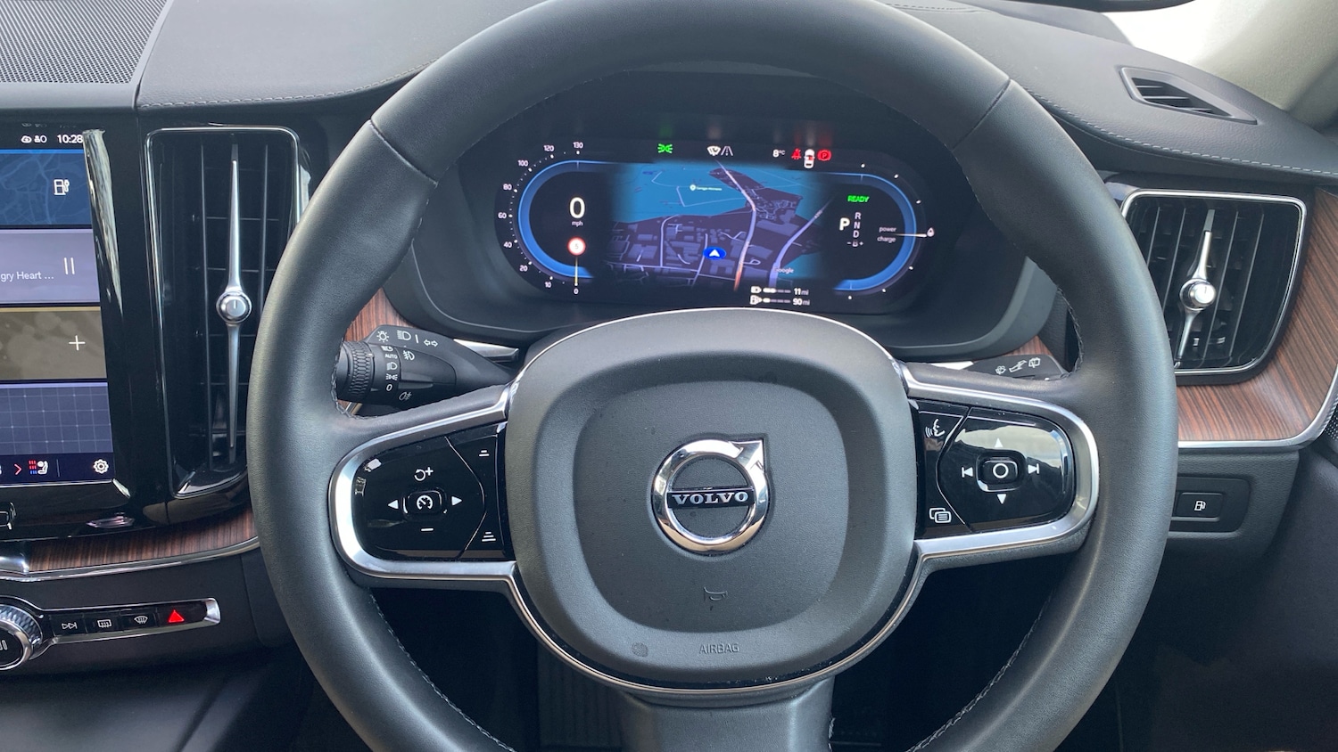 Used Volvo XC60 2023 for sale - 77326758: Photo 10