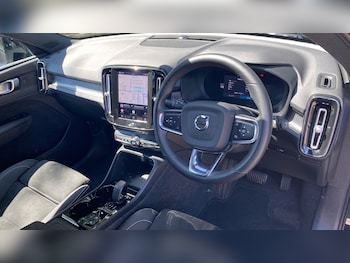 Used Volvo XC40 2025 for sale - 79418348: Photo