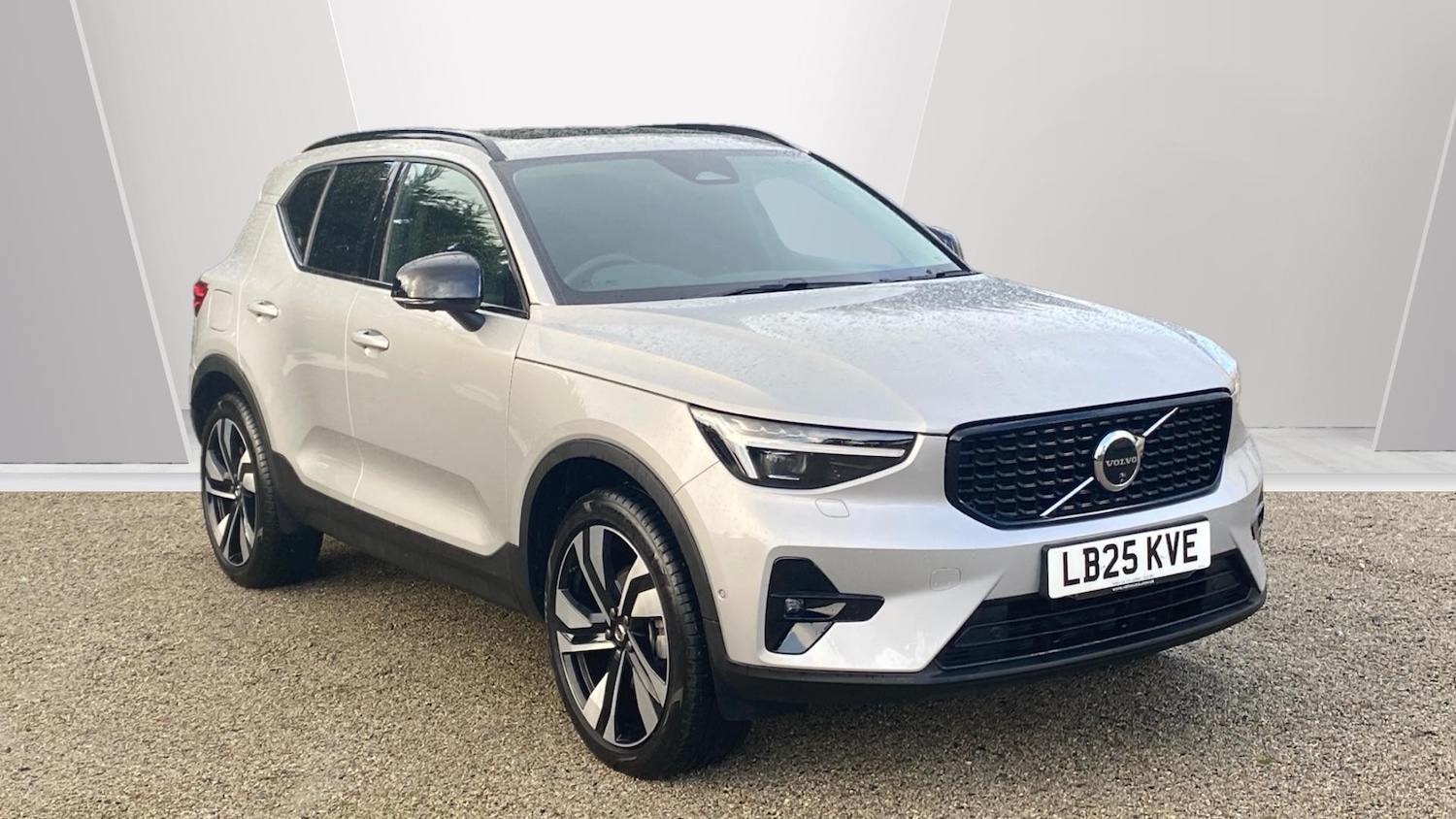Used Volvo XC40 2025 for sale - 76821467: Photo 1