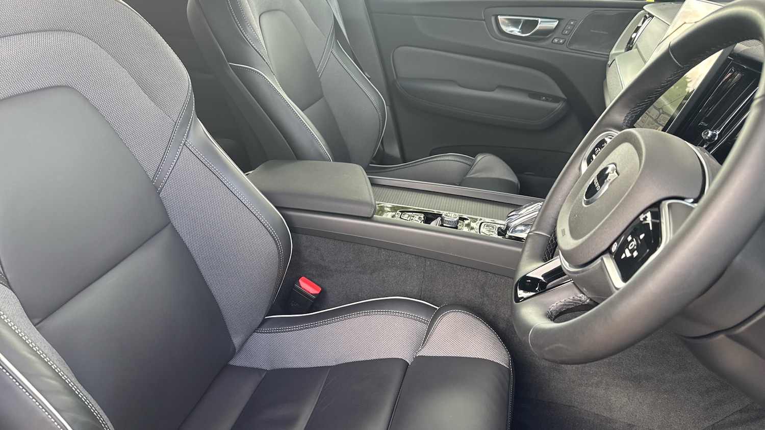 Used Volvo XC60 2025 for sale - 78133376: Photo 36