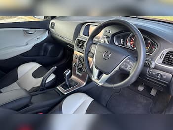 Used Volvo V40 2017 for sale - 79665136: Photo