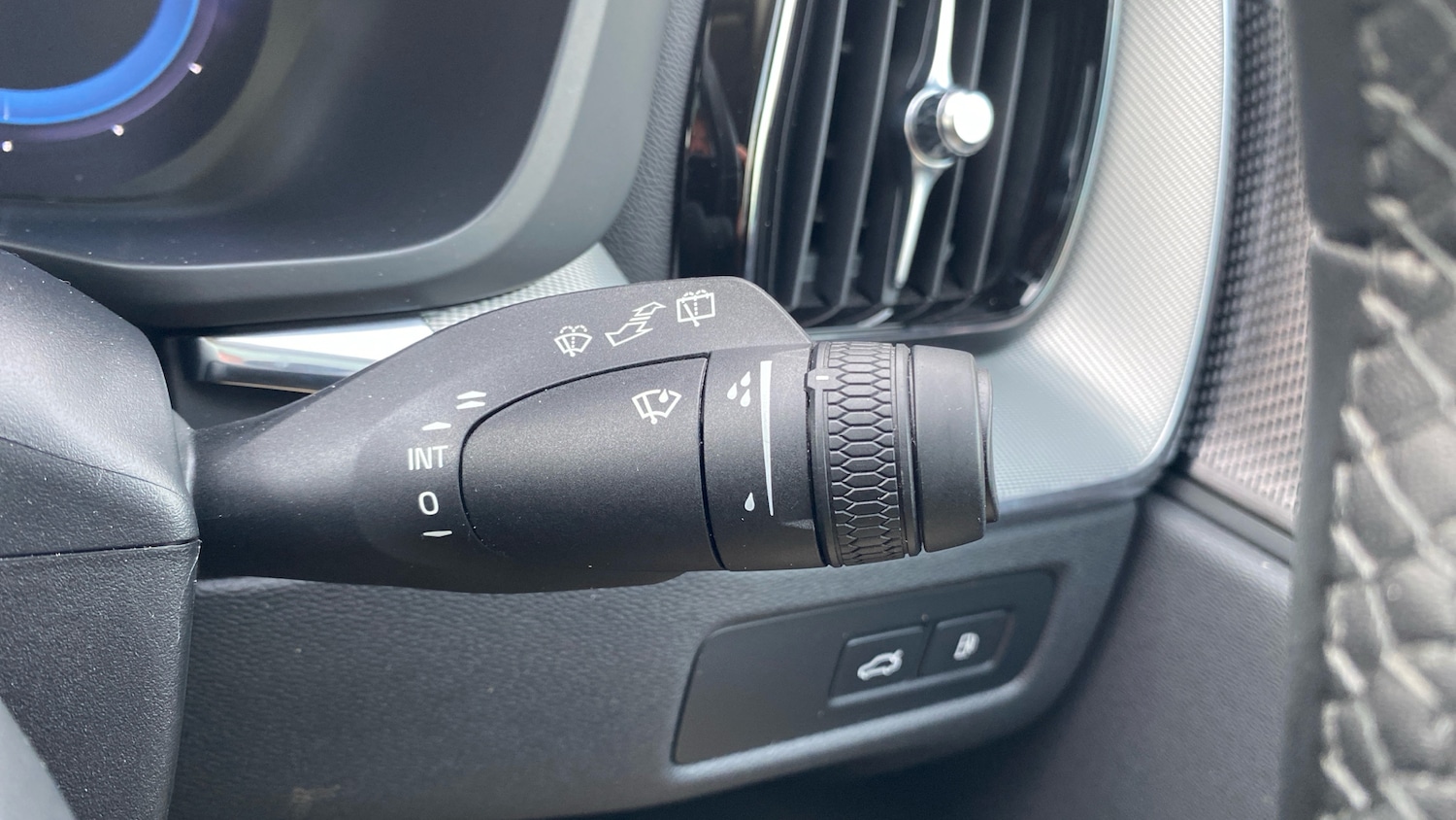 Used Volvo XC60 2023 for sale - 77011656: Photo 22