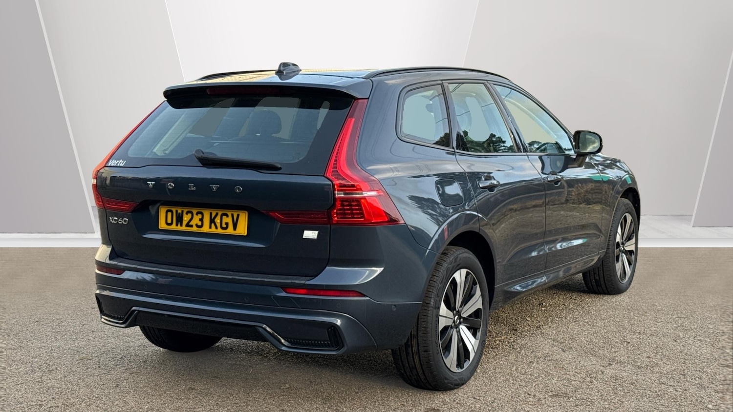 Used Volvo XC60 2023 for sale - 76984611: Photo 2