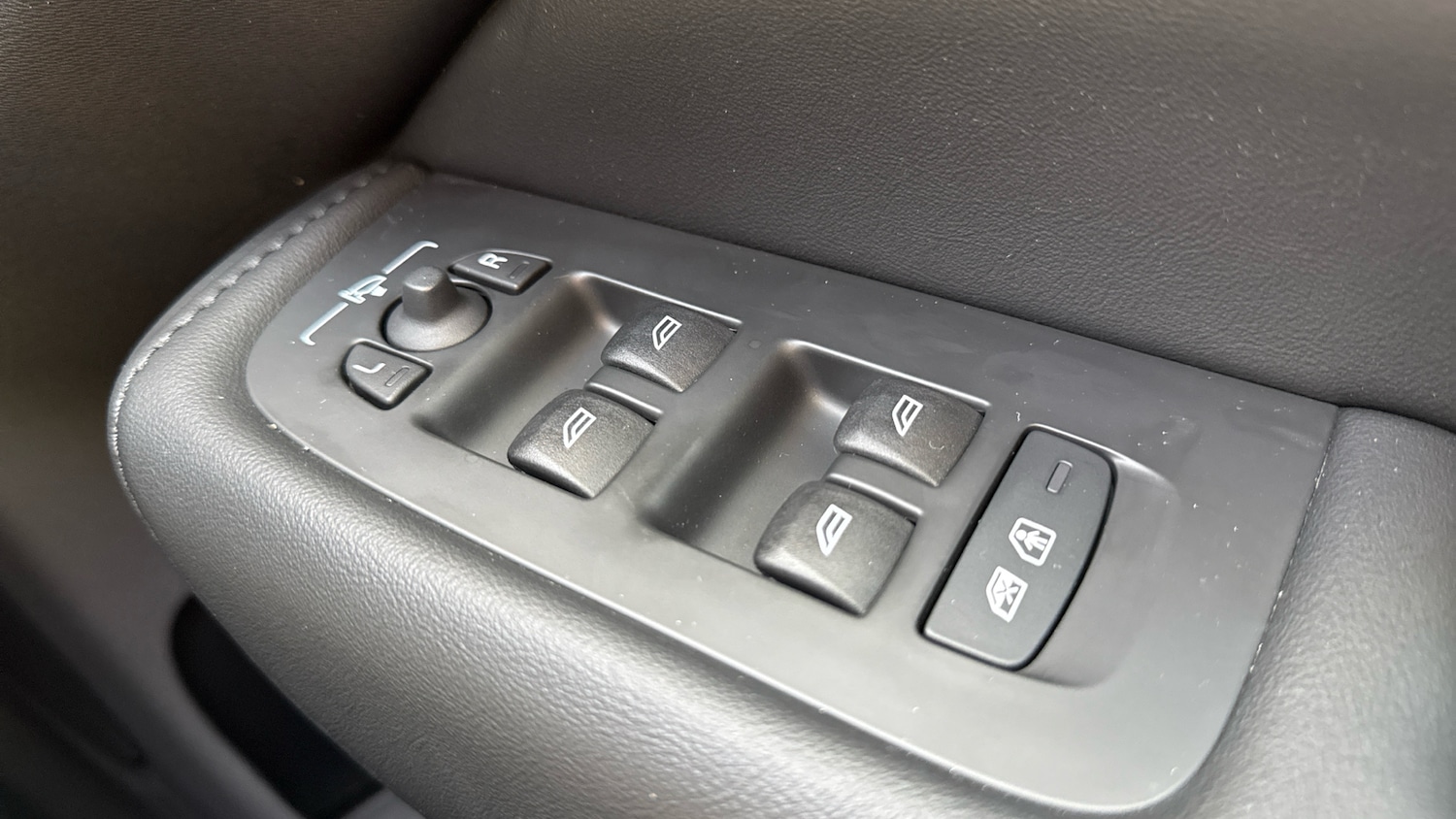 Used Volvo XC60 2023 for sale - 76984611: Photo 24