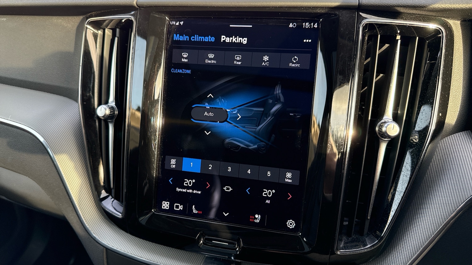 Used Volvo XC60 2023 for sale - 76984611: Photo 38