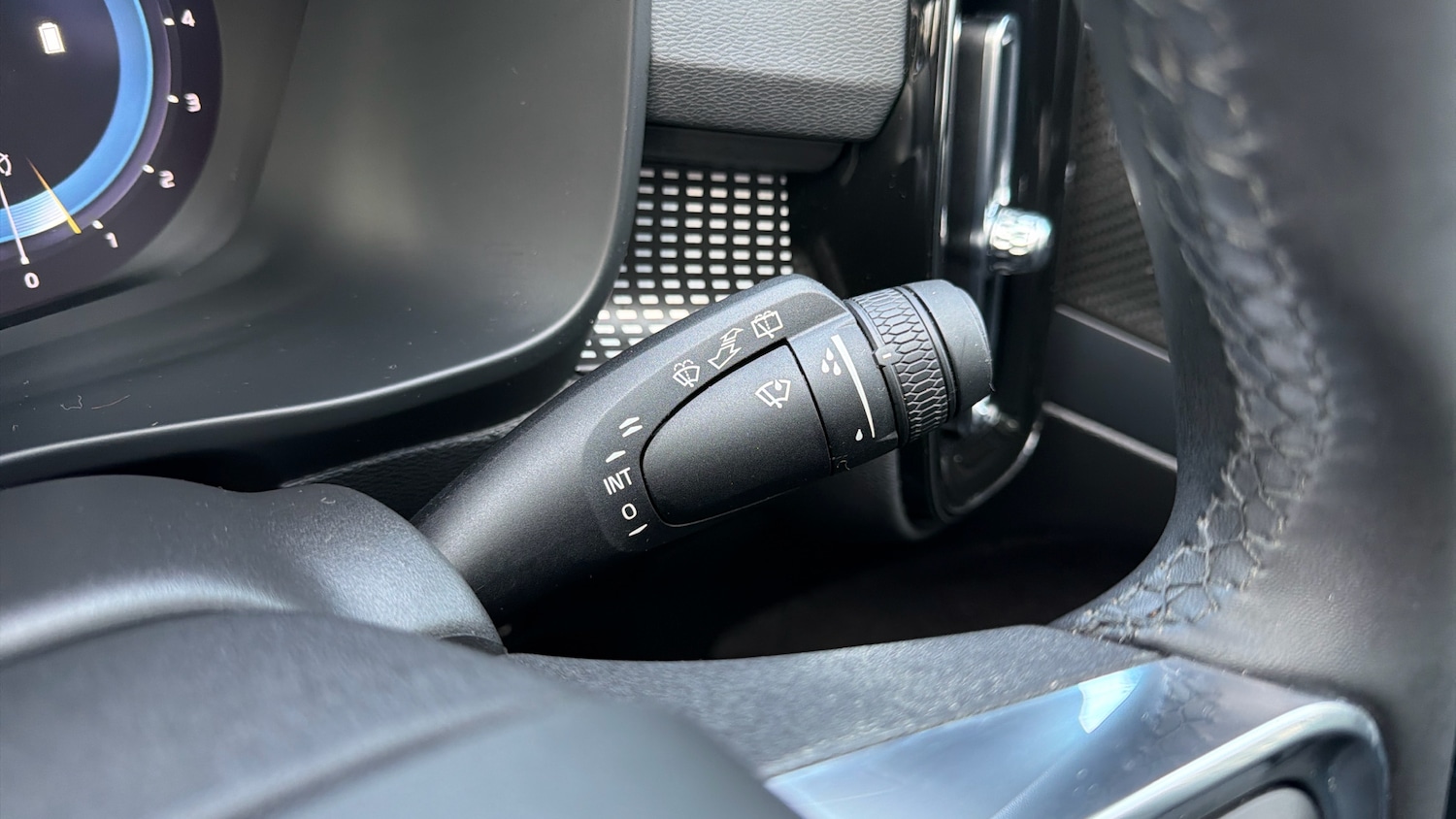 Used Volvo XC40 2024 for sale - 77459613: Photo 23