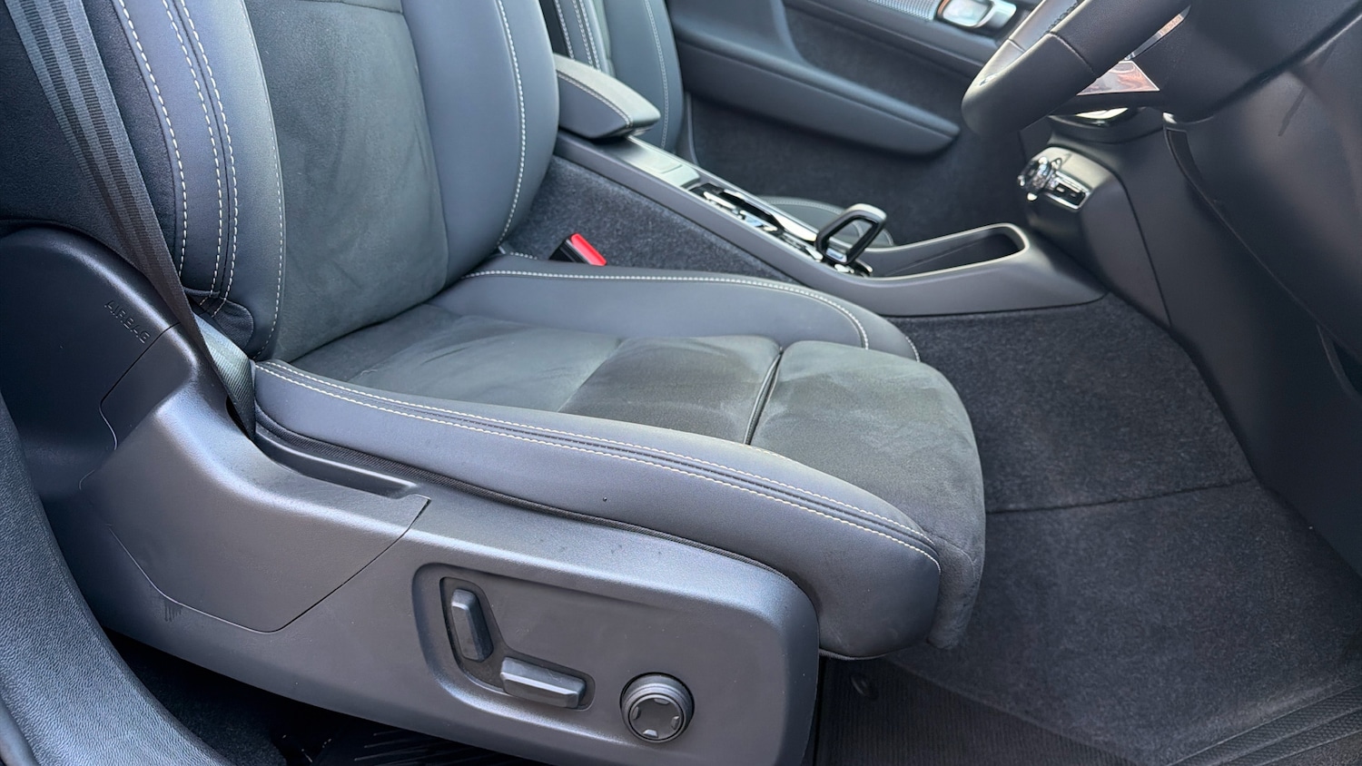 Used Volvo XC40 2024 for sale - 77459613: Photo 30