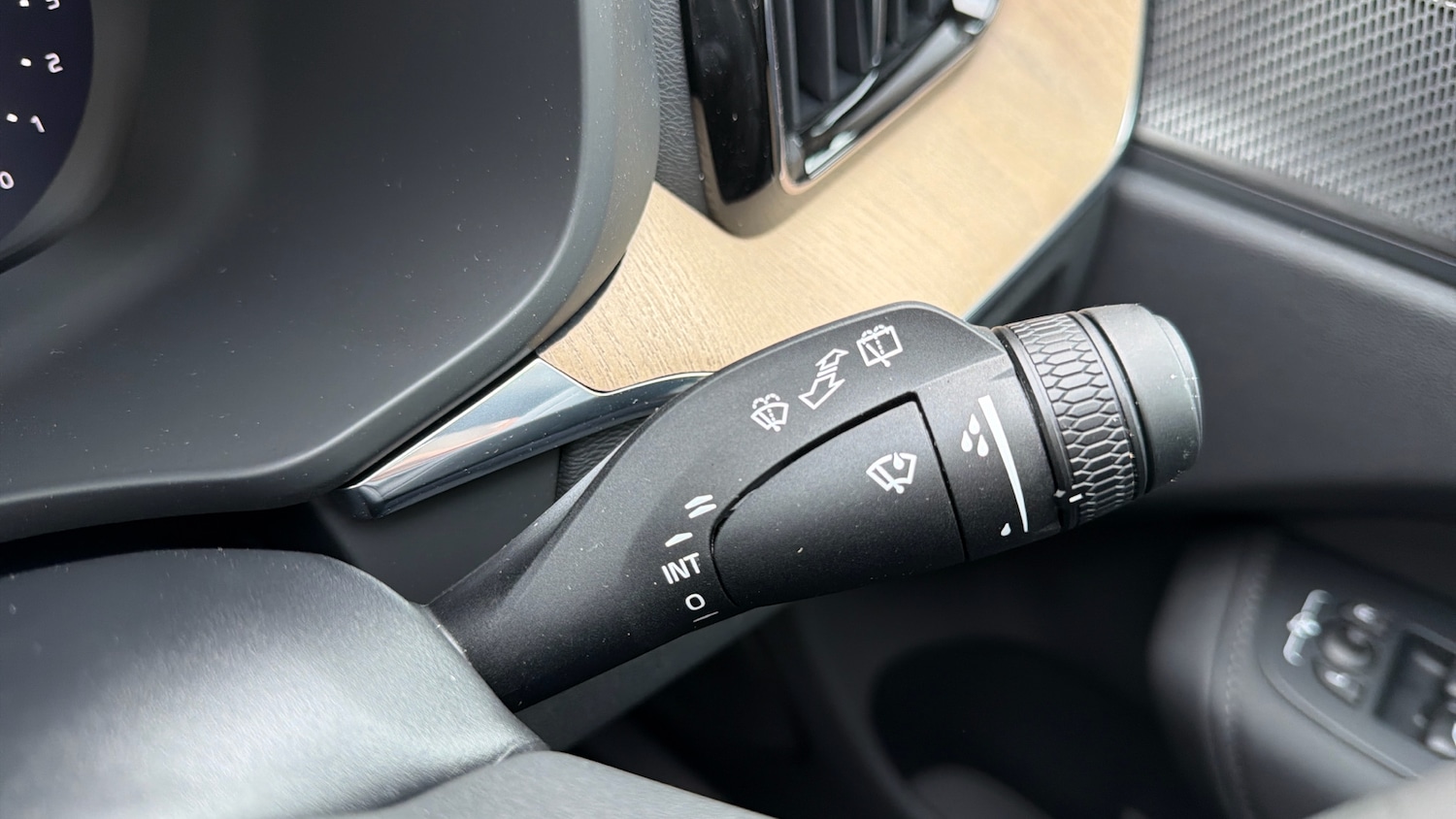 Used Volvo XC60 2025 for sale - 76653329: Photo 25