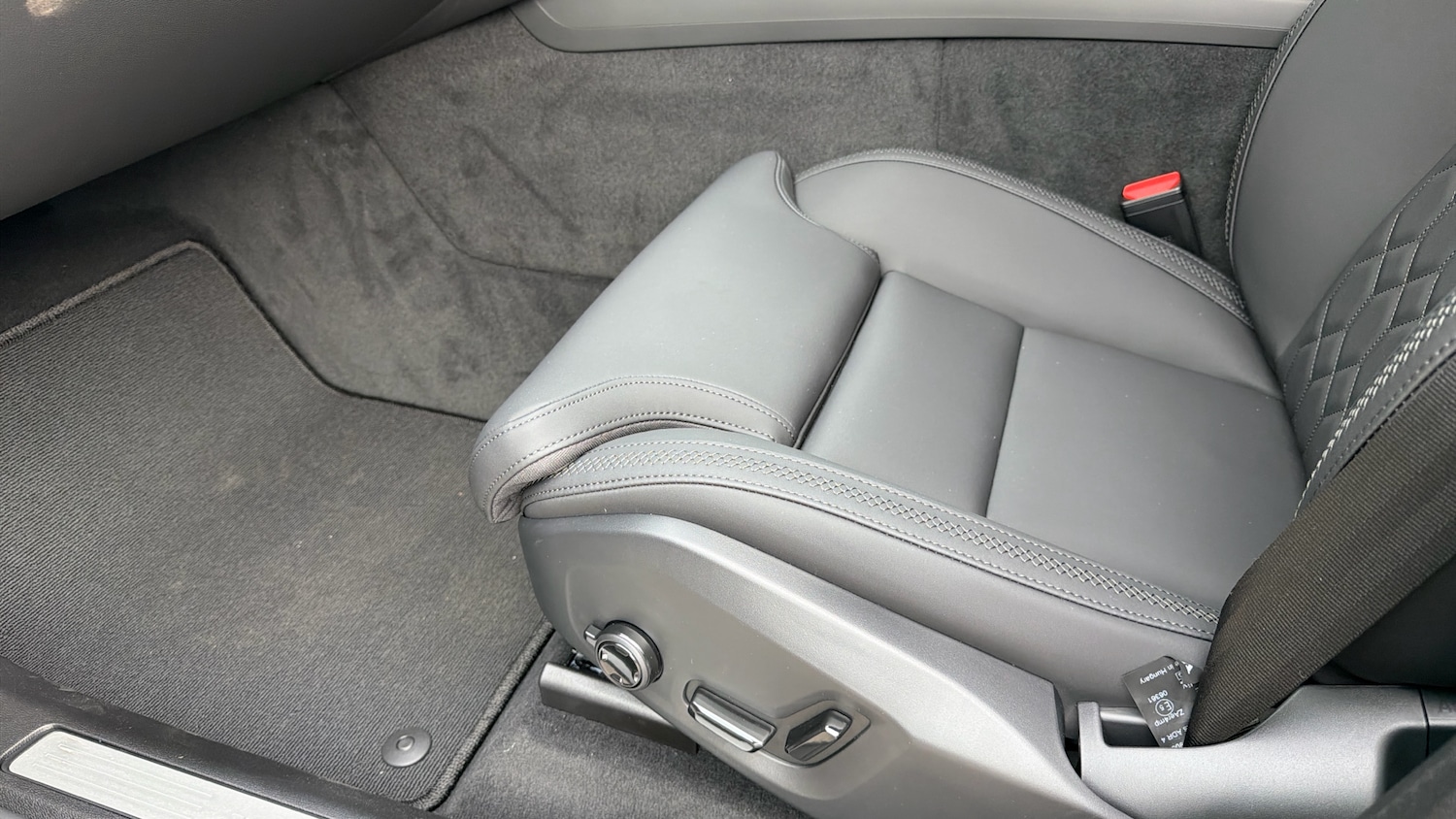 Used Volvo XC60 2025 for sale - 76653329: Photo 27