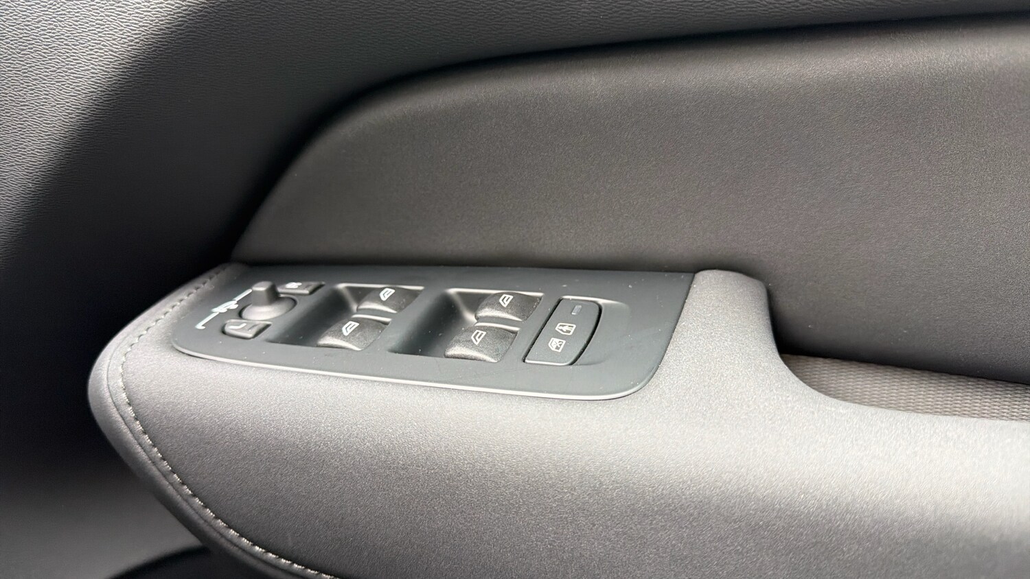 Used Volvo XC60 2025 for sale - 76653329: Photo 28