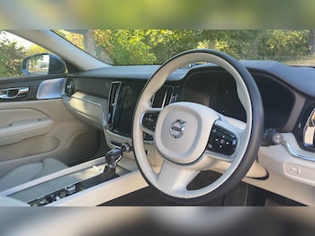 Used Volvo V60 2018 for sale - 79418345: Photo