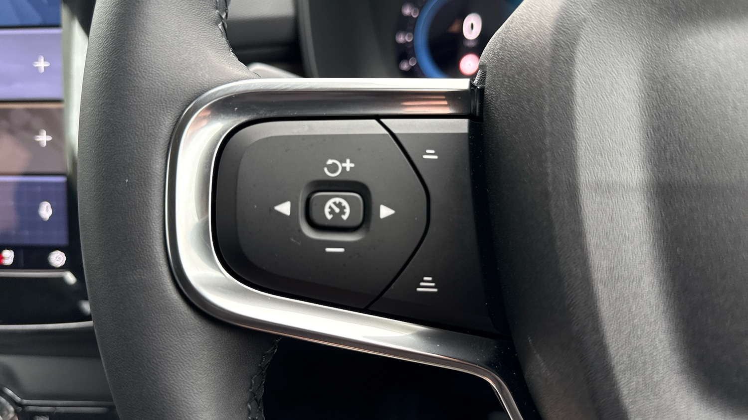 Used Volvo XC40 2023 for sale - 75962266: Photo 18