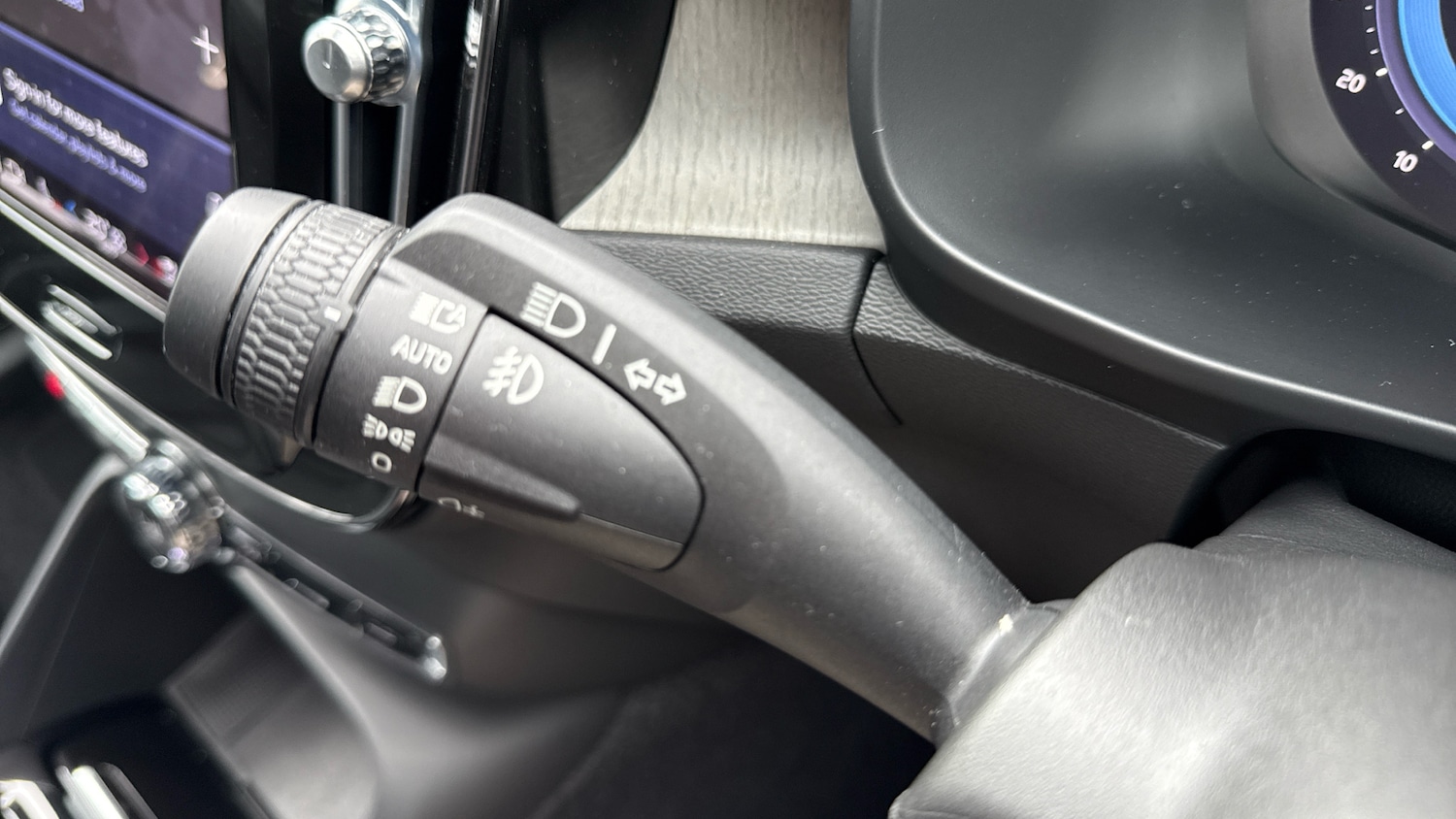 Used Volvo XC40 2023 for sale - 75962266: Photo 24