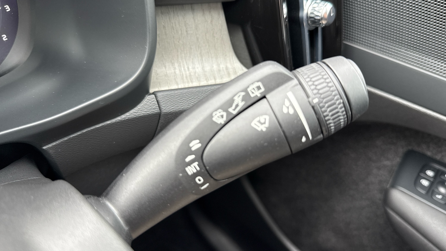 Used Volvo XC40 2023 for sale - 75962266: Photo 25