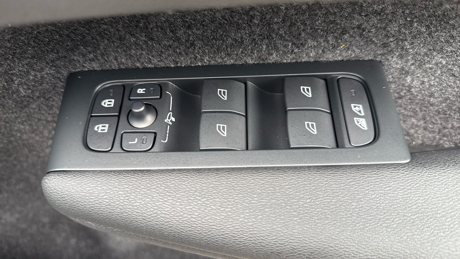 Used Volvo XC40 2023 for sale - 75962266: Photo 28