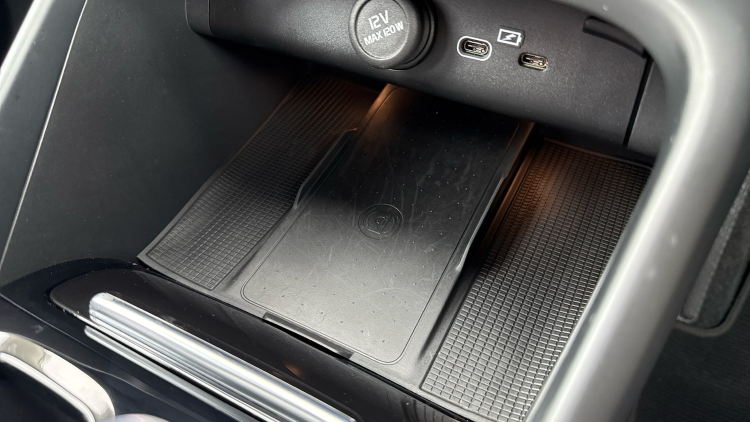 Used Volvo XC40 2023 for sale - 75962266: Photo 40