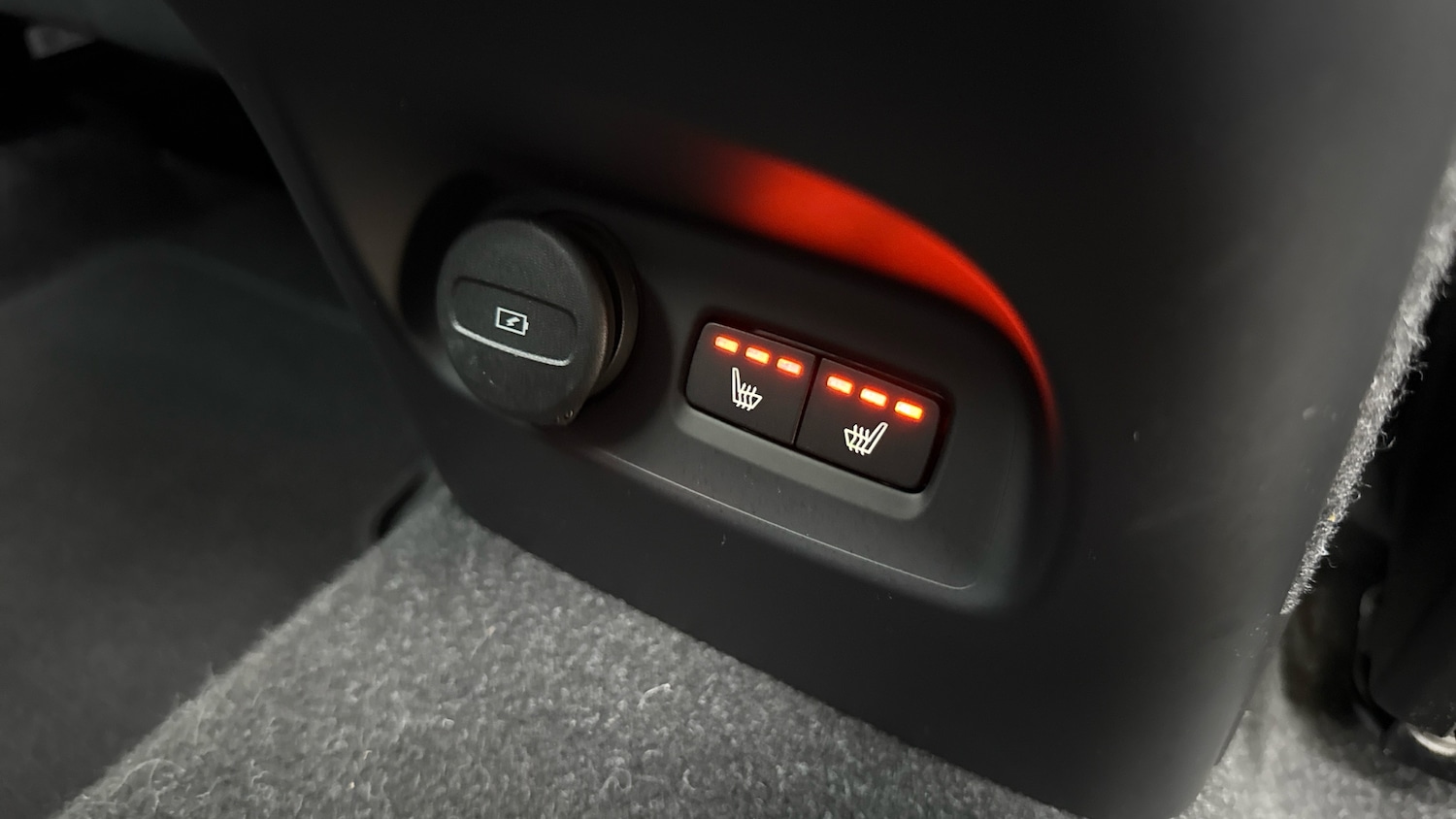 Used Volvo XC40 2023 for sale - 75962266: Photo 44