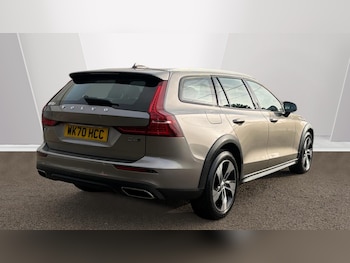 Used Volvo V60 2020 for sale - 77555784: Photo