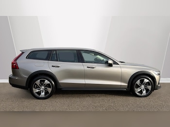 Used Volvo V60 2020 for sale - 77555784: Photo