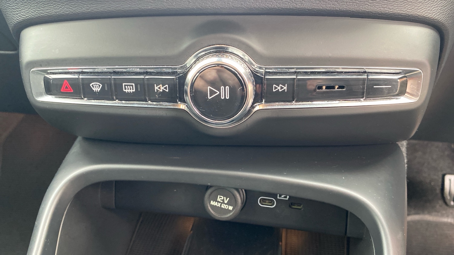 Used Volvo XC40 2022 for sale - 77325959: Photo 33