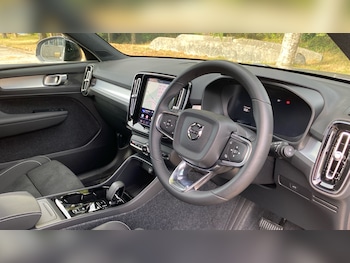 Used Volvo XC40 2026 for sale - 79617321: Photo