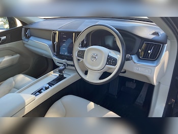 Used Volvo XC60 2018 for sale - 78980057: Photo
