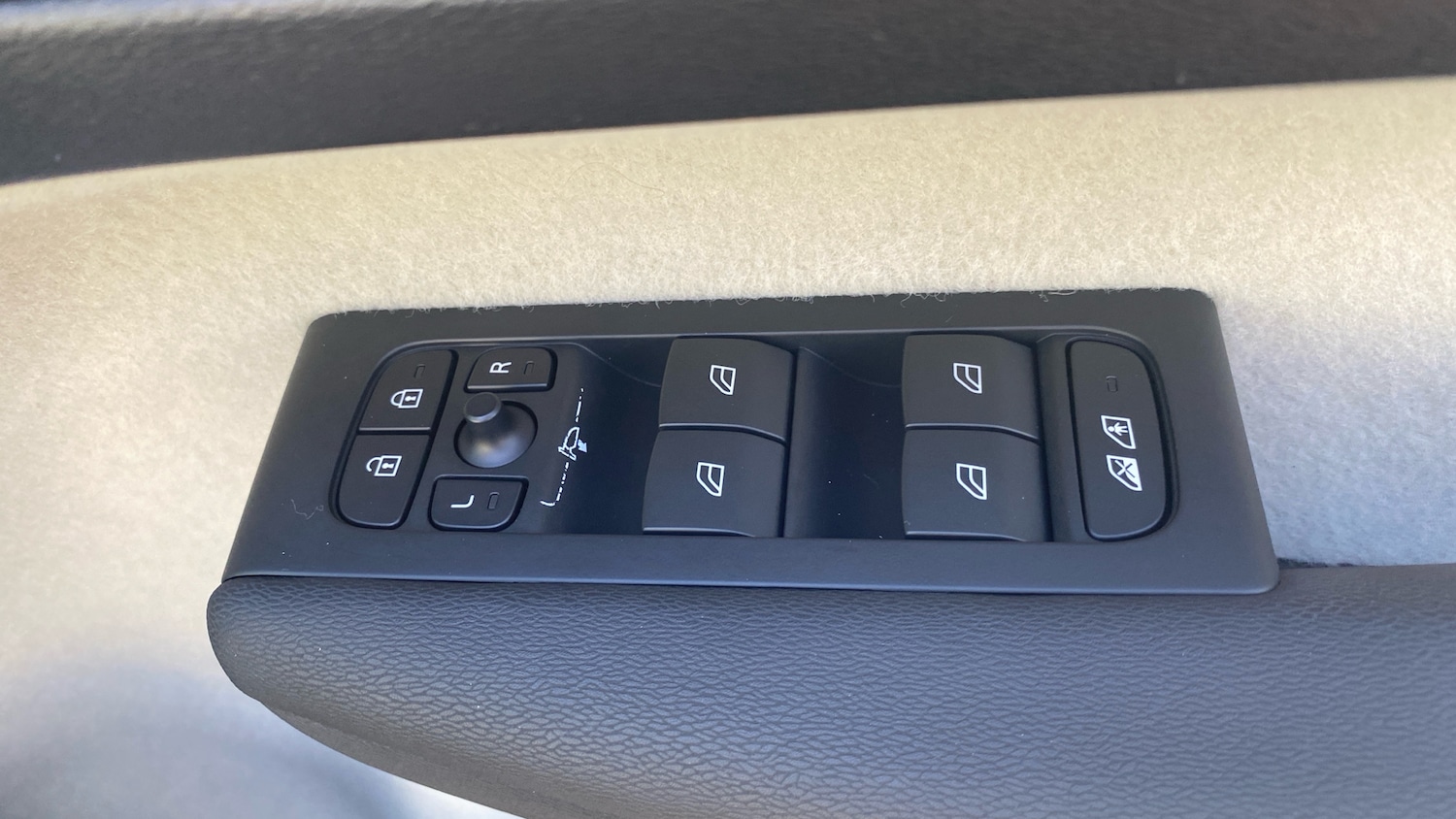 Used Volvo XC40 2022 for sale - 76653274: Photo 28