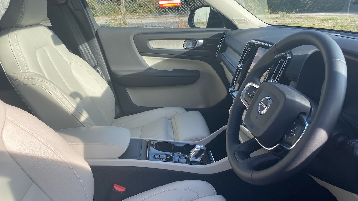 Used Volvo XC40 2022 for sale - 76653274: Photo 9