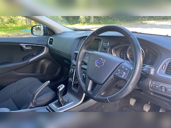 Used Volvo V40 2015 for sale - 79153778: Photo