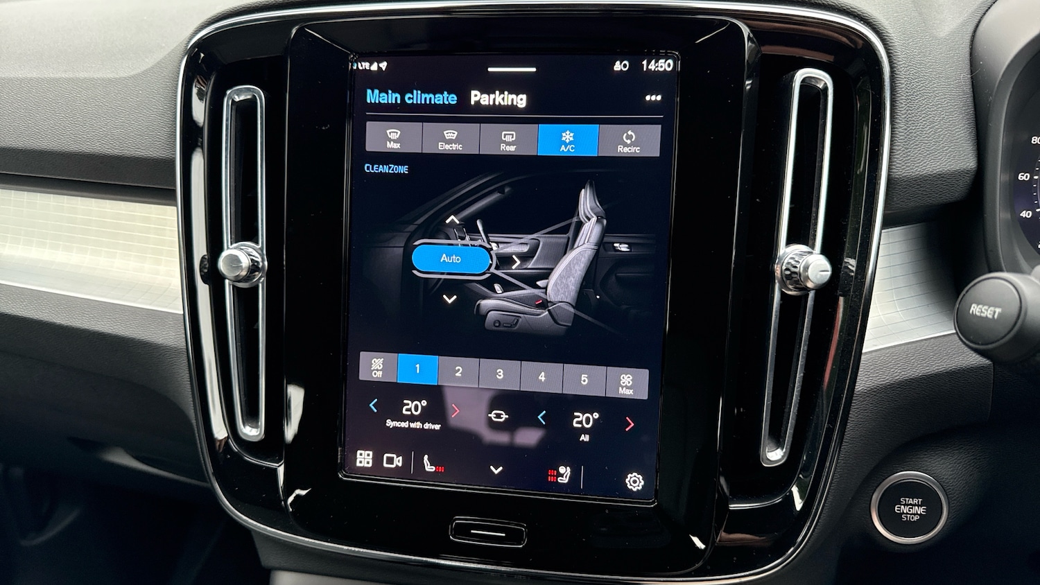 Used Volvo XC40 2024 for sale - 77312190: Photo 37