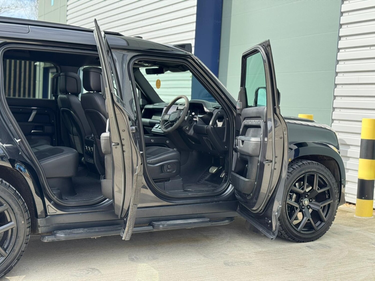 Used Land Rover Defender 2022 for sale - 77889226: Photo 32