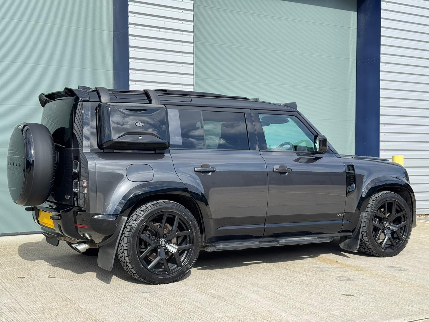 Used Land Rover Defender 2022 for sale - 77889226: Photo 4