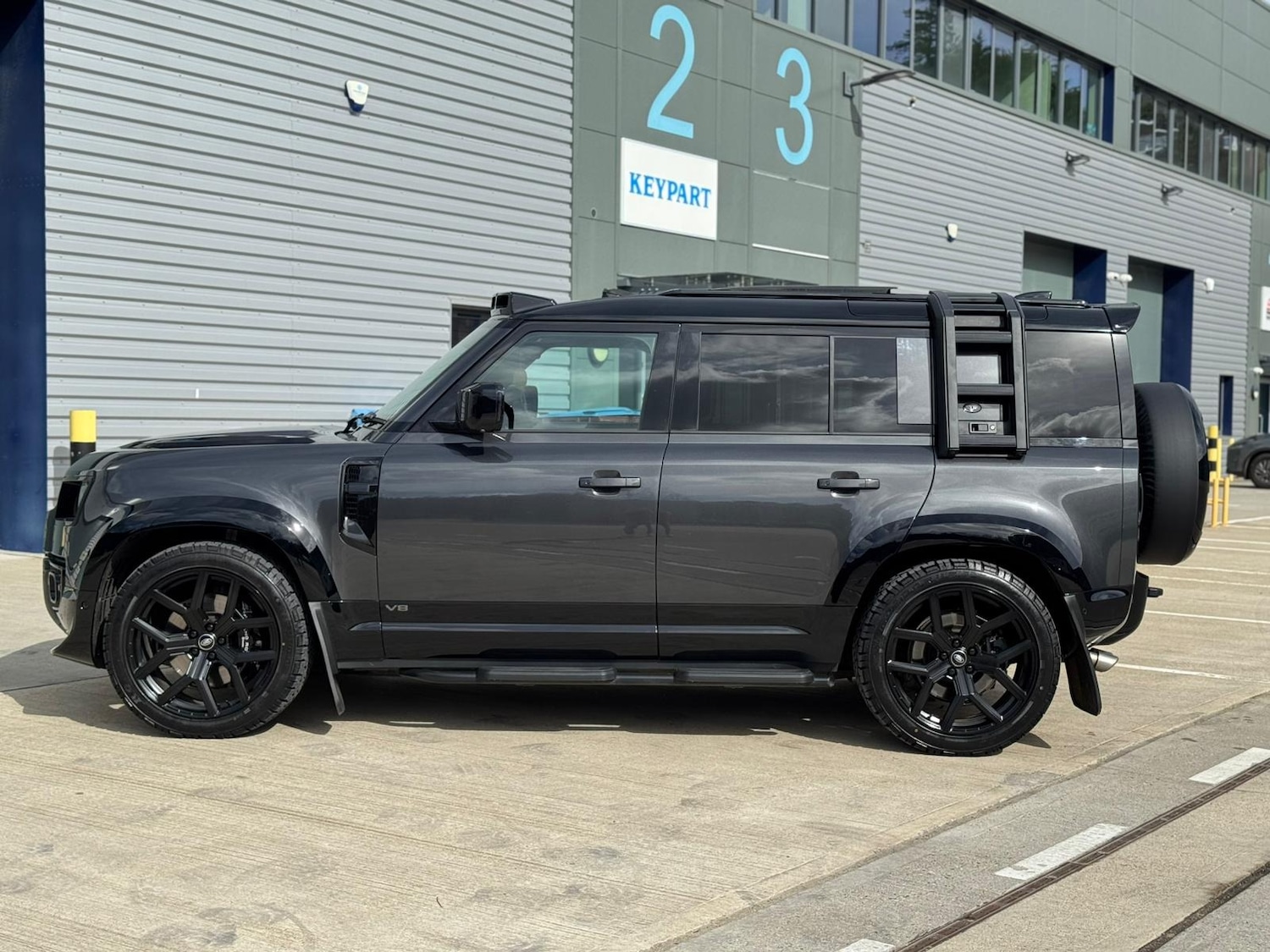 Used Land Rover Defender 2022 for sale - 77889226: Photo 7