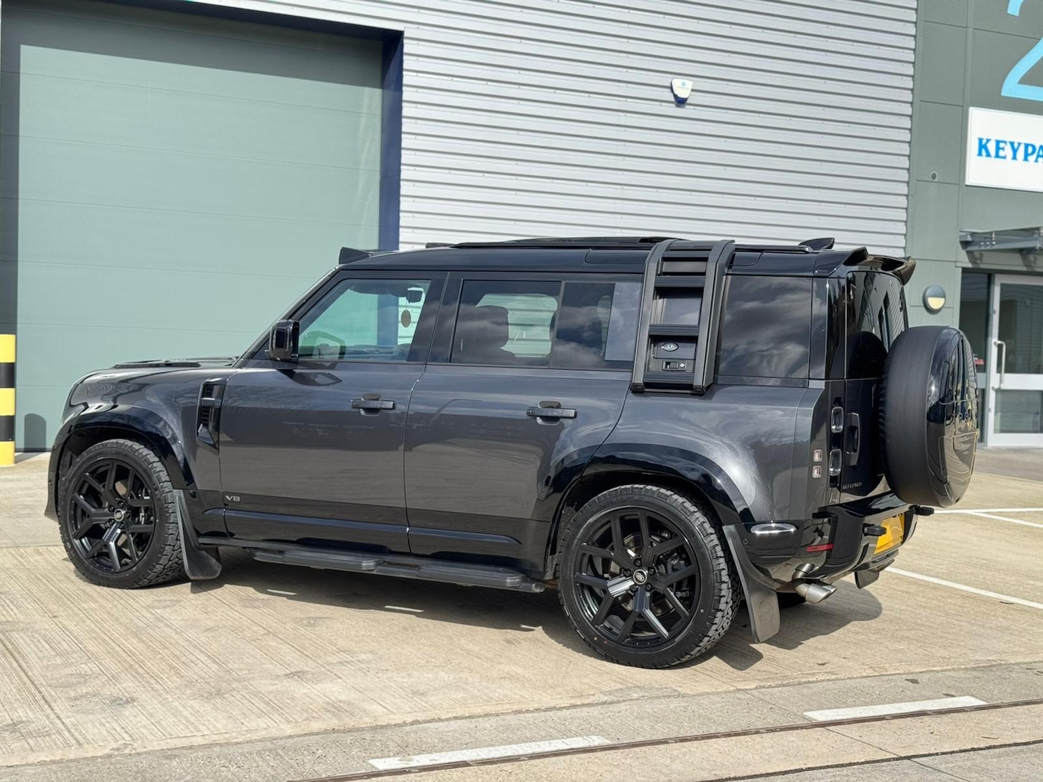 Used Land Rover Defender 2022 for sale - 77889226: Photo 8