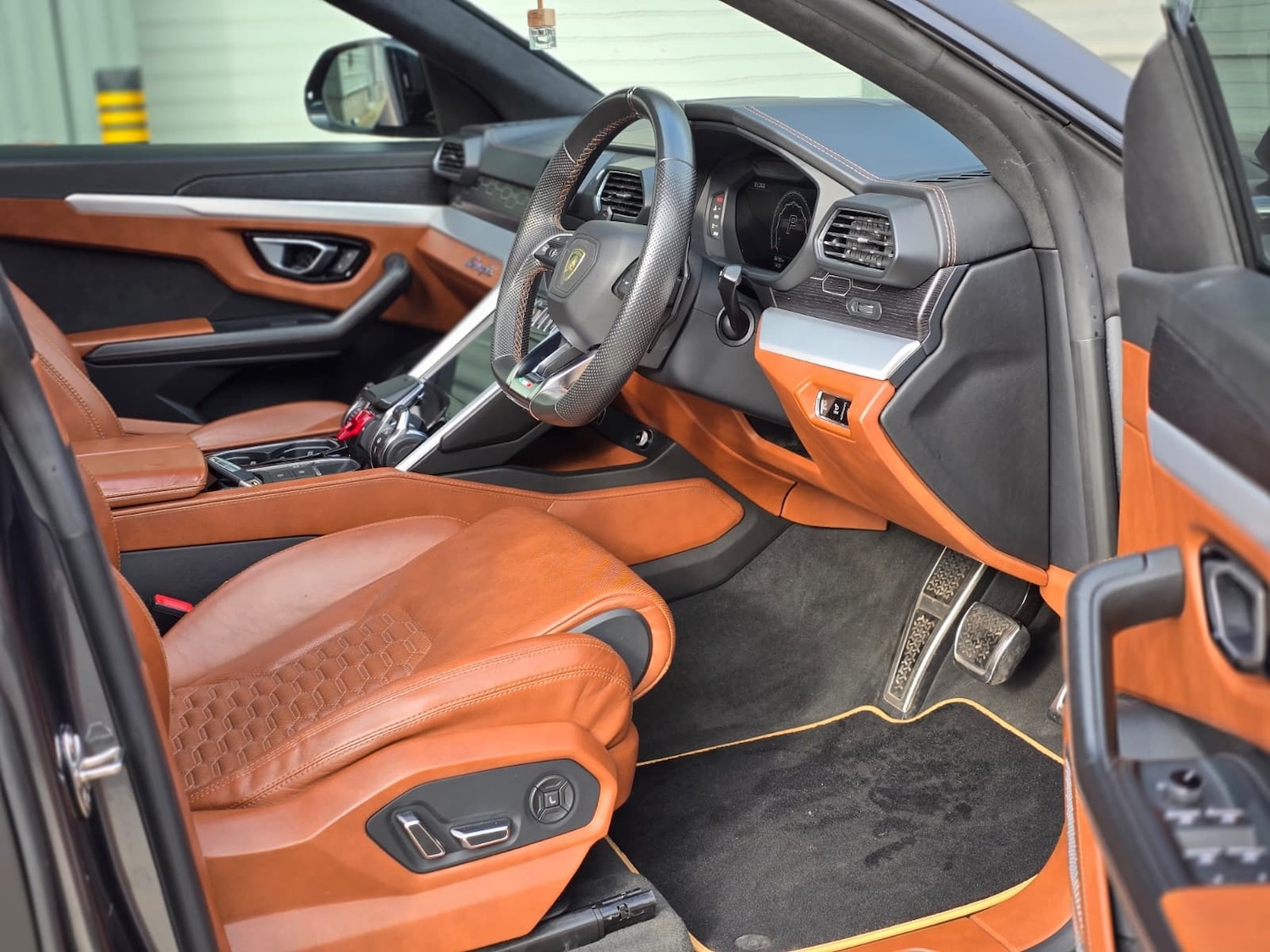 Used Lamborghini Urus 2018 for sale - 77804070: Photo 27