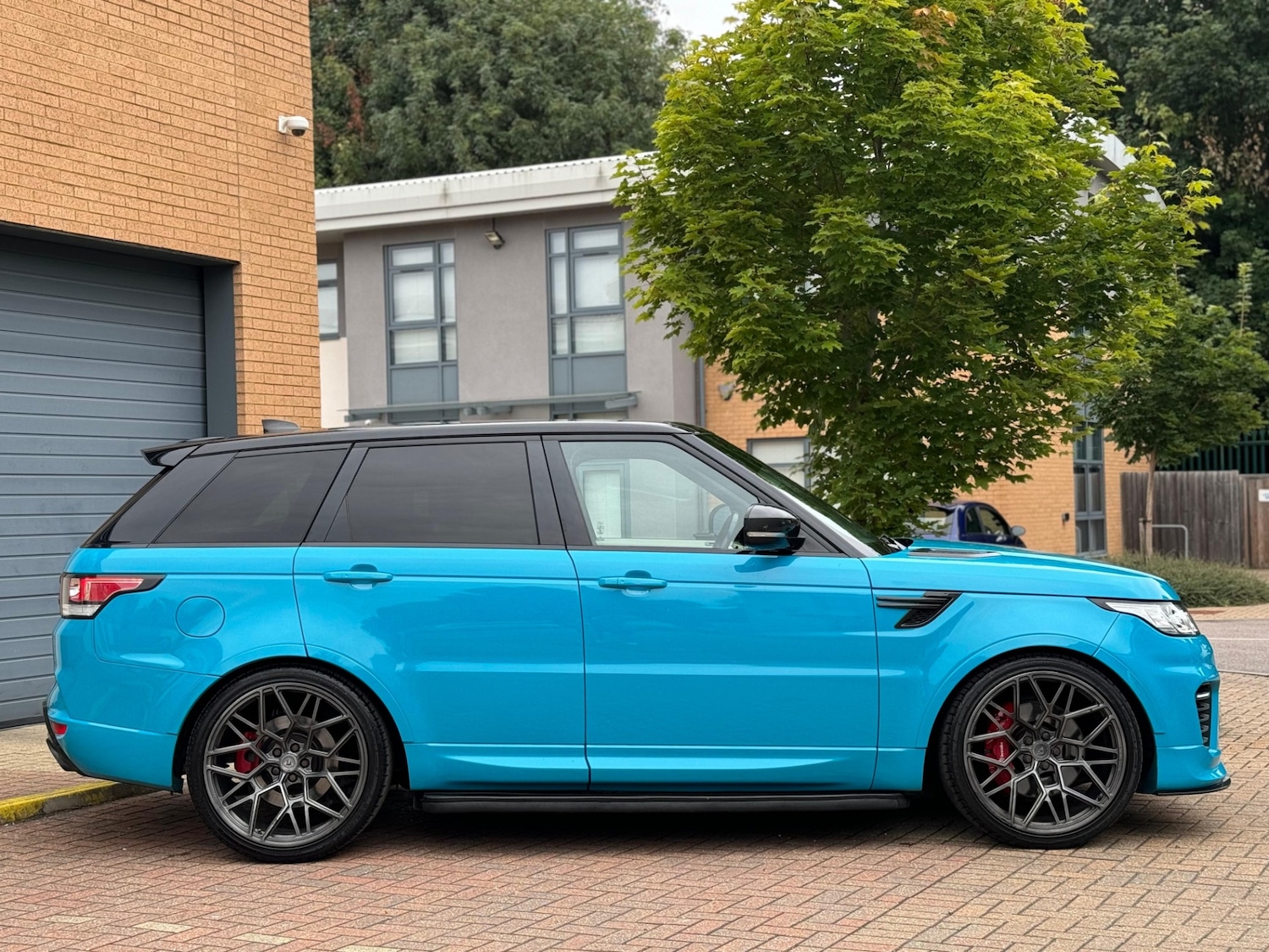 Used Land Rover Range Rover Sport 2017 for sale - 77114124: Photo 2