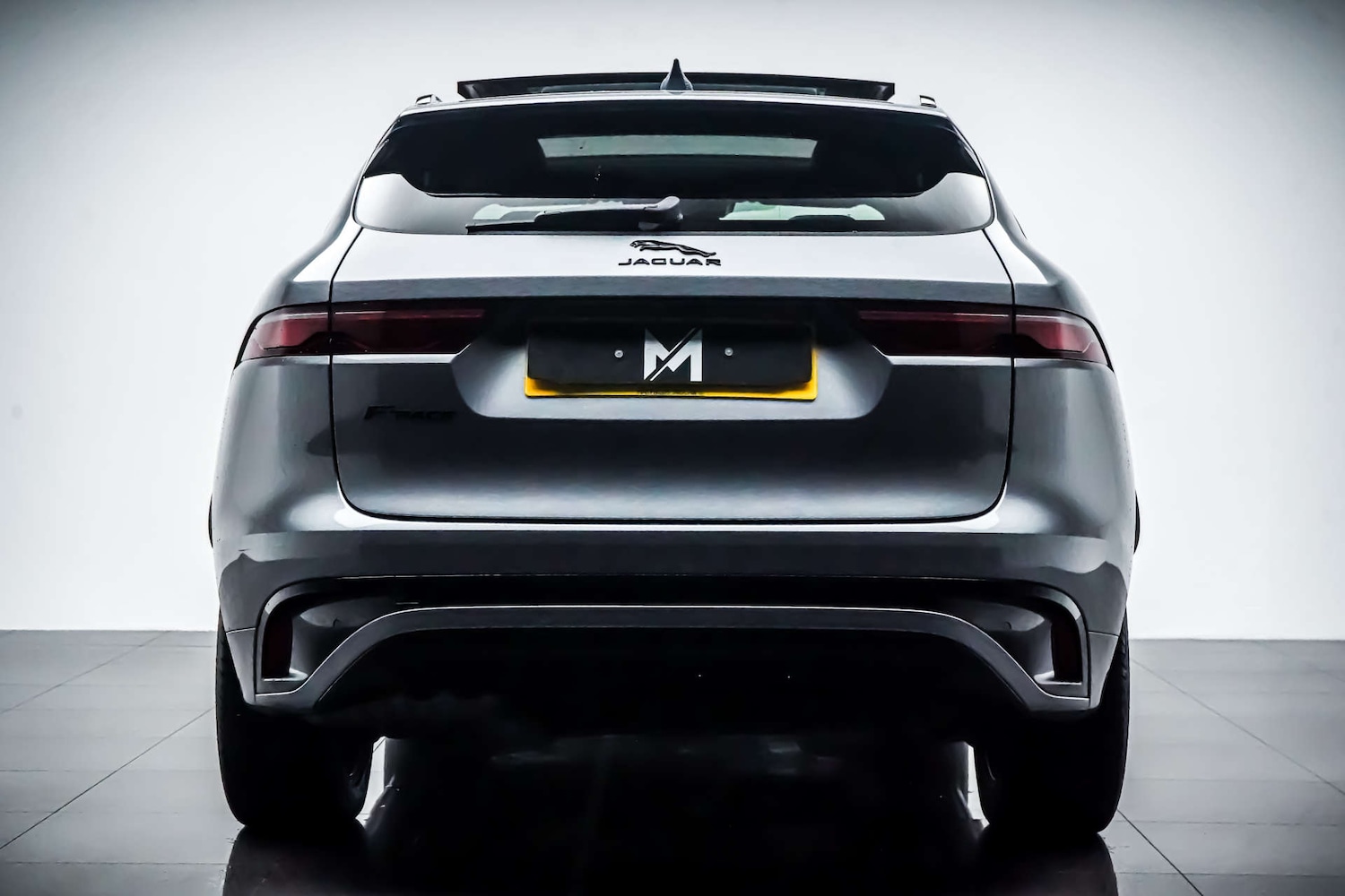 Used Jaguar F-Pace 2023 for sale - 76830863: Photo 4