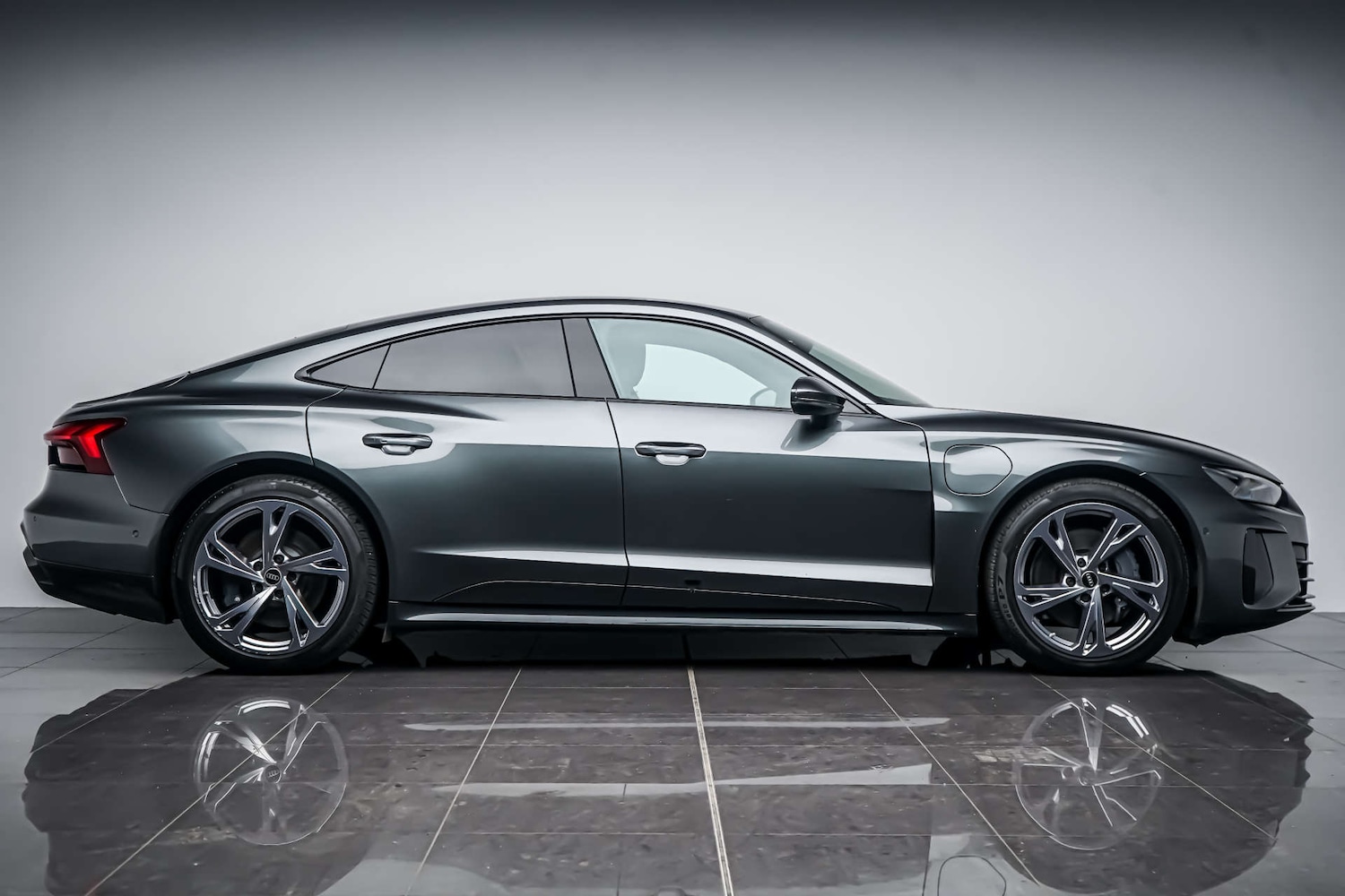 Used Audi e-tron GT 2023 for sale - 77655596: Photo 11