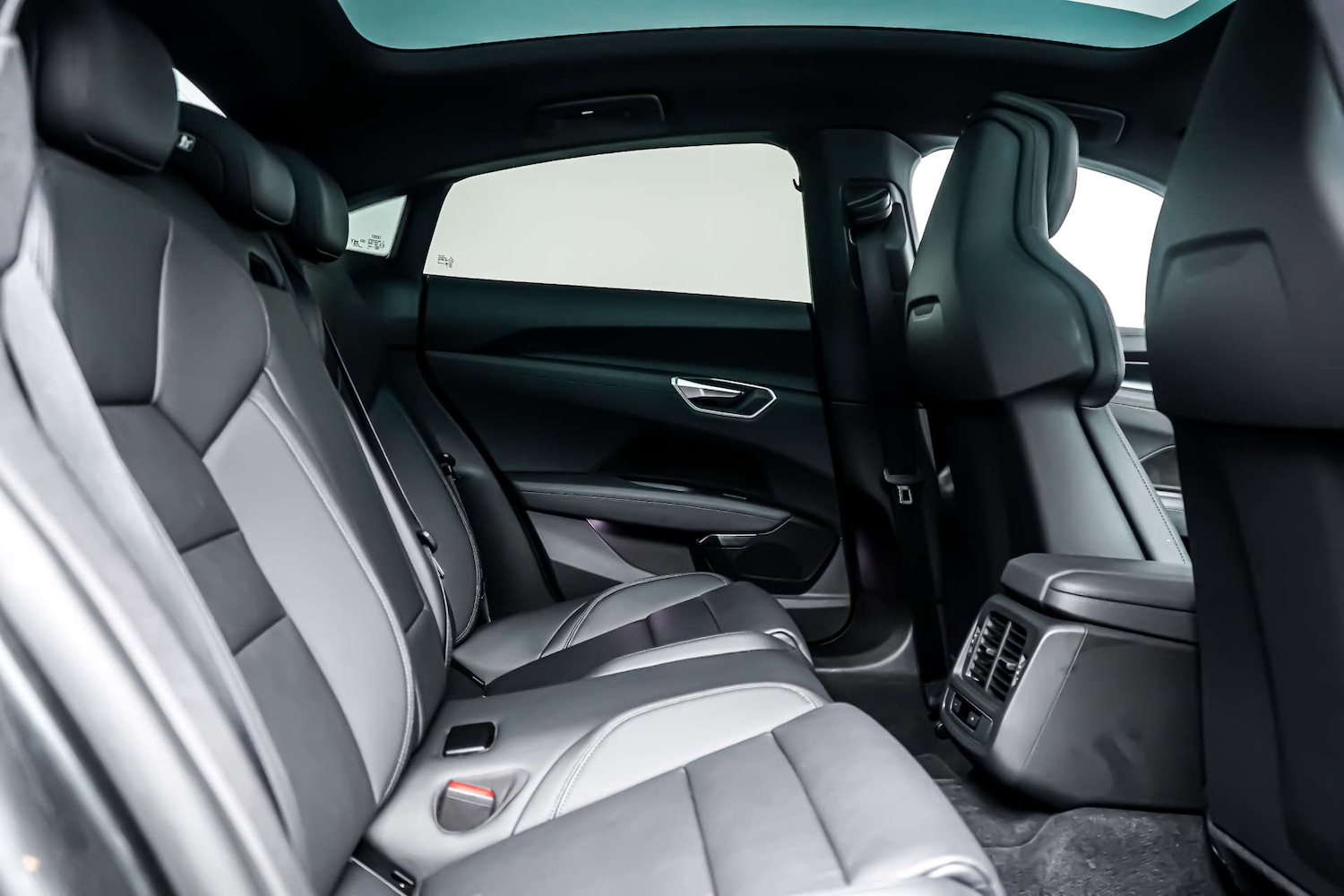 Used Audi e-tron GT 2023 for sale - 77655596: Photo 8