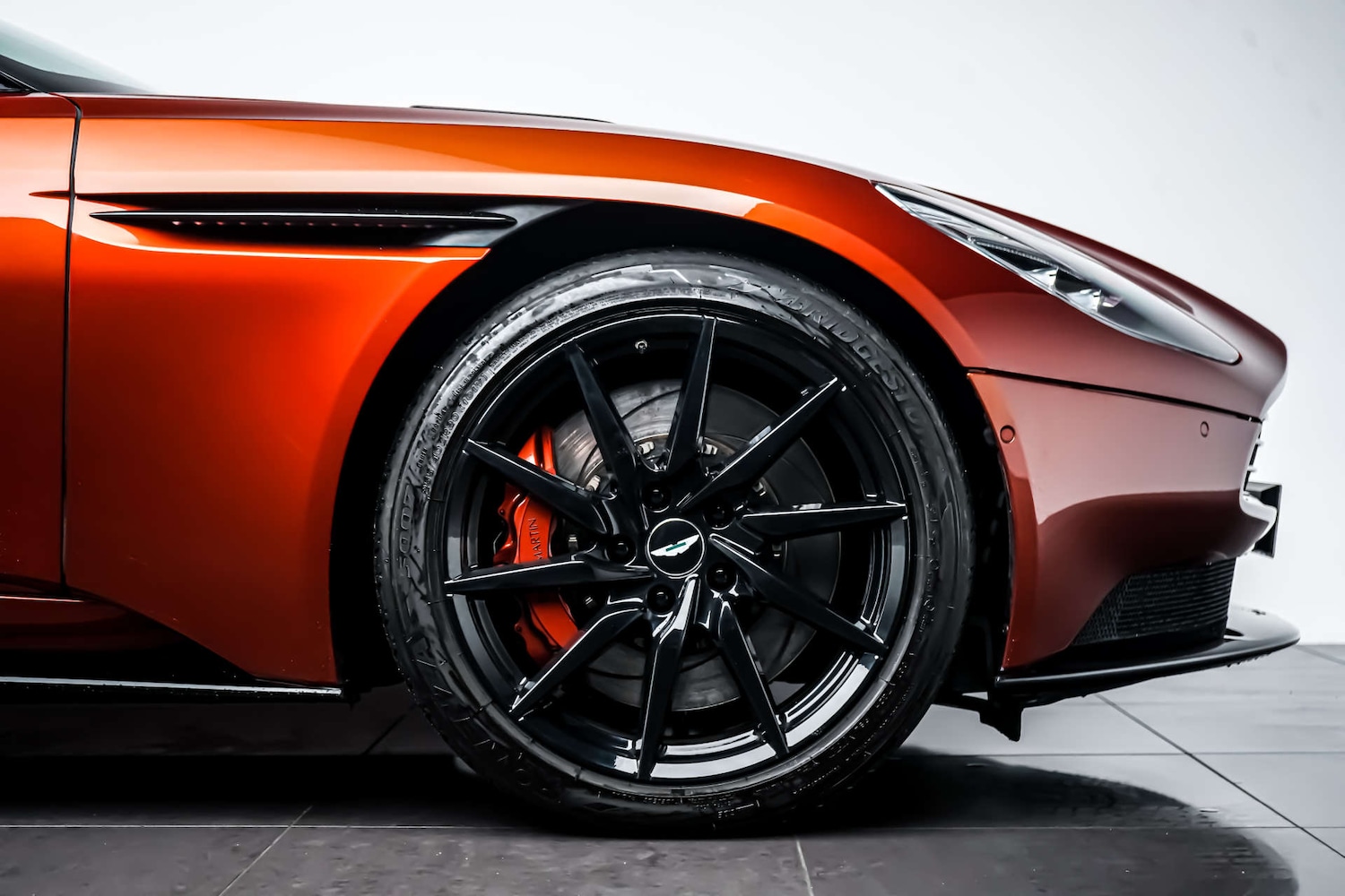 Used Aston Martin DB11 2017 for sale - 77426913: Photo 12