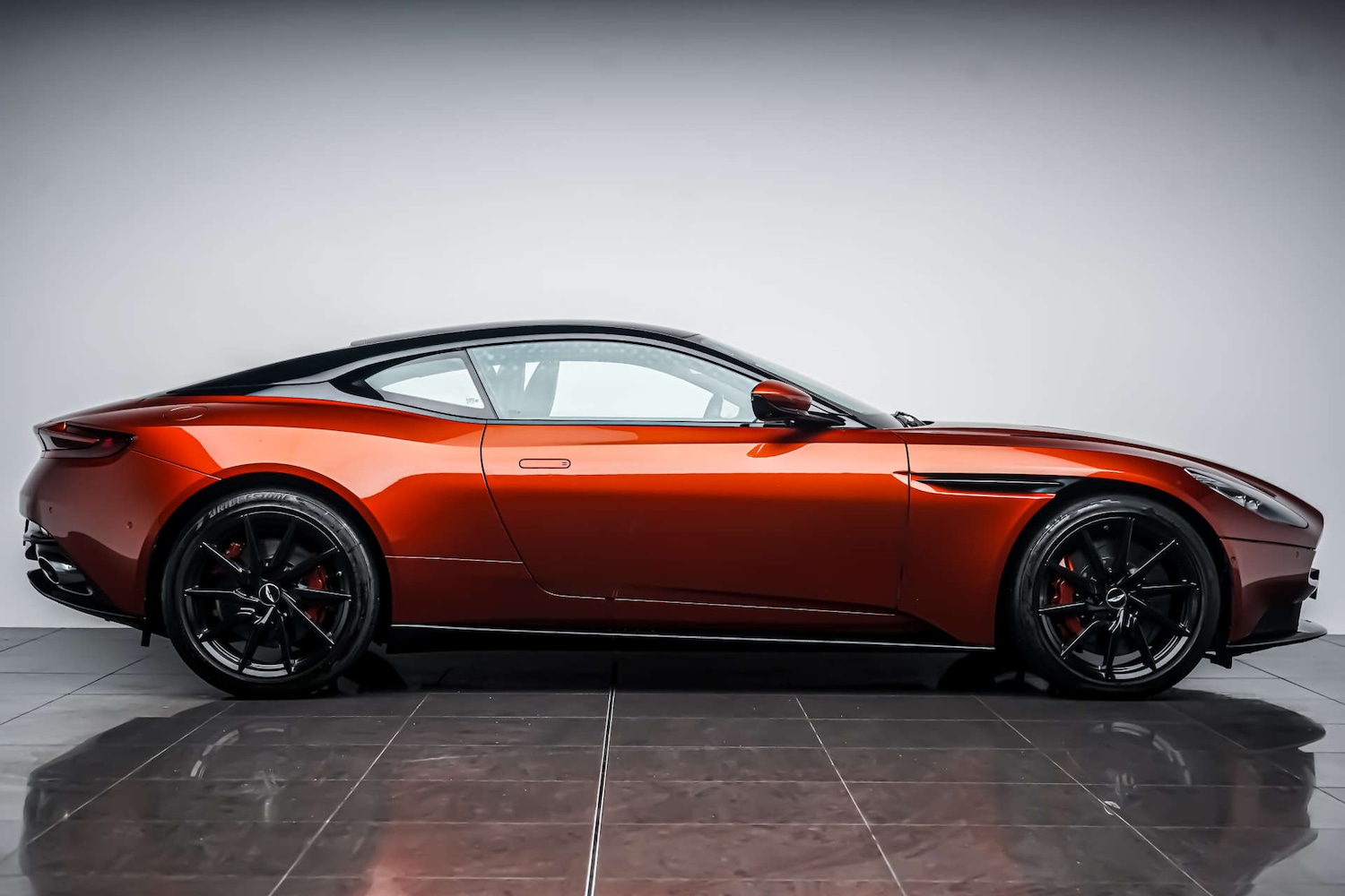 Used Aston Martin DB11 2017 for sale - 77426913: Photo 13