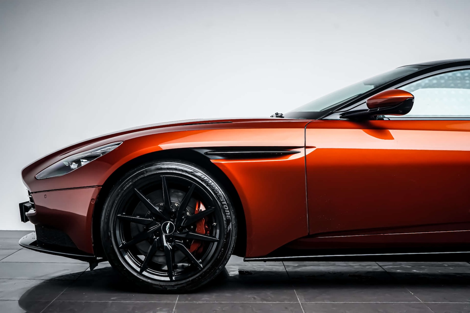 Used Aston Martin DB11 2017 for sale - 77426913: Photo 15