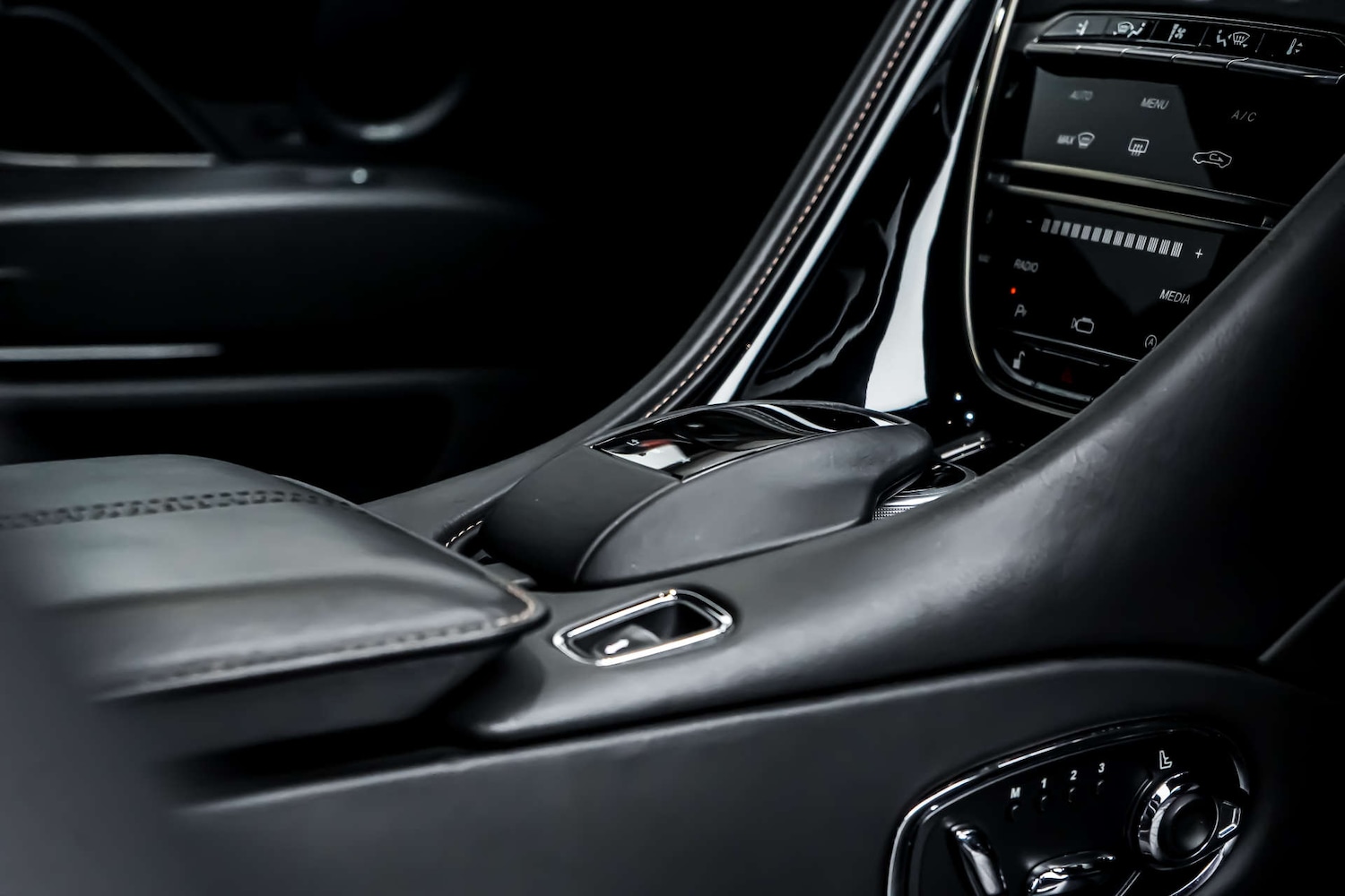 Used Aston Martin DB11 2017 for sale - 77426913: Photo 19